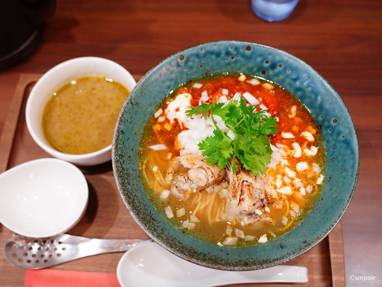 鶏とゴロゴロ野菜のアラビータらーめん グリーンカレーソース添え